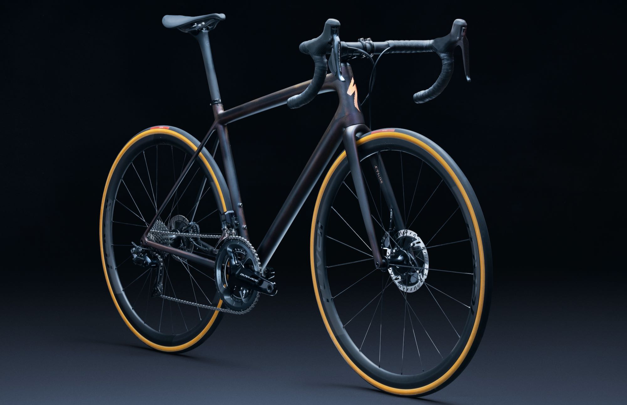 2021 Specialized Aethos Roval Alpinist three-quarter &ndash; 1
