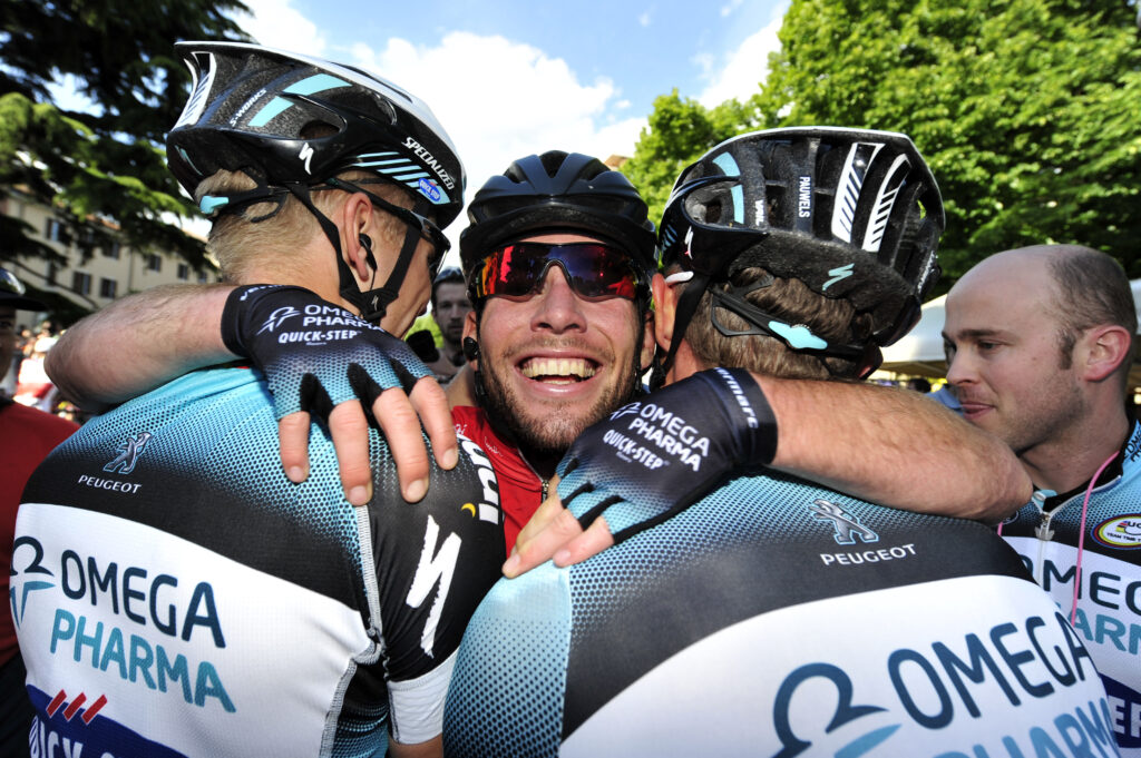 Mark Cavendish with OPQS team mates (pic Gian Mattia d’Alberto, LaPresse, RCS Sport)