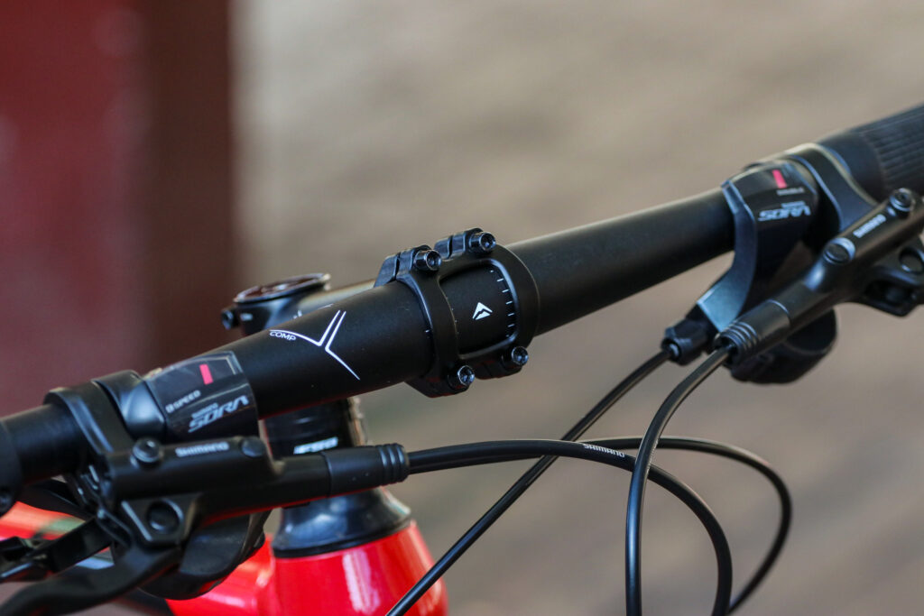 2021 Merida Speeder 200 – bars 2.jpg