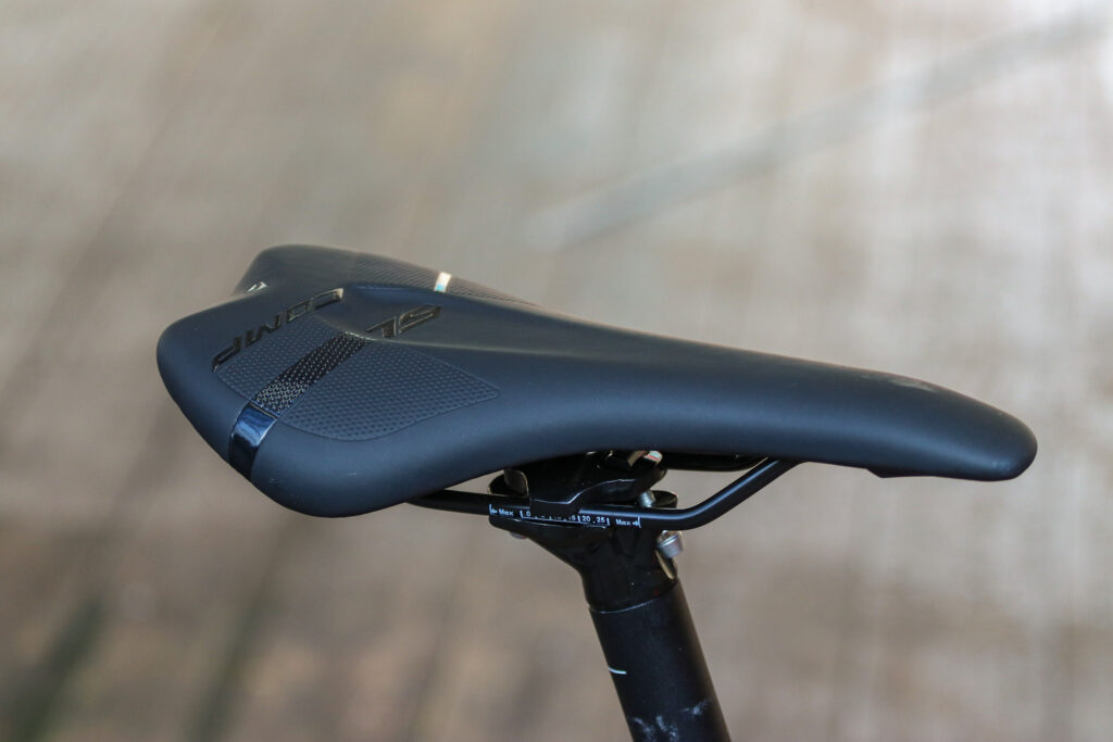 2021 Merida Speeder 200 – saddle.jpg