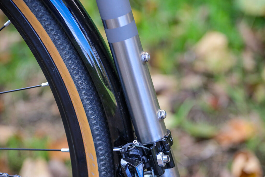 2021 Ribble CGR Ti Sport – rear mudguard and frame.jpg