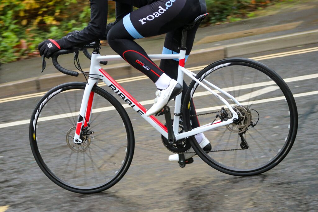 2021 Ribble Endurance AL Disc – riding 3.jpg