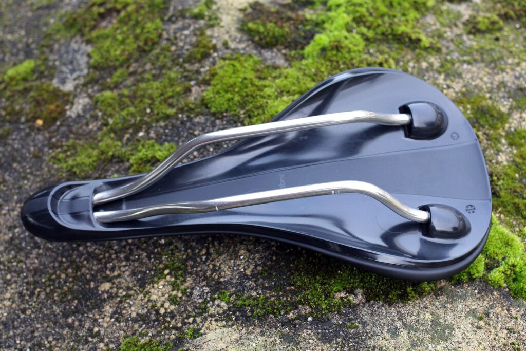 Fabric Line Elite Saddle &ndash; underside.jpg