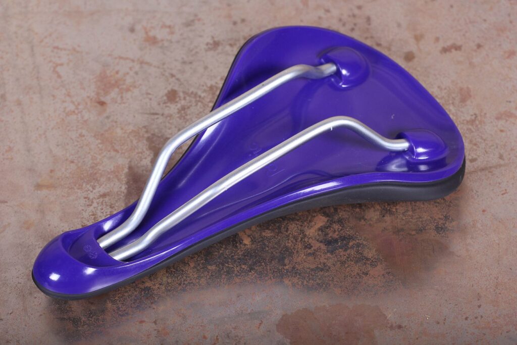 Fabric Scoop Gel Saddle &ndash; underside.jpg