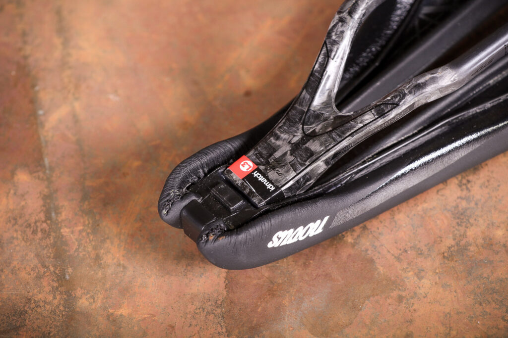 Selle Italia Novus Boost Kit Carbonio Superflow L3 2018 &ndash; underside nose.jpg