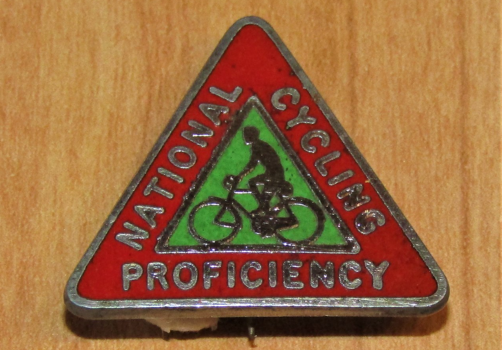uk cycling proficiency pin badge – via wikimedia commons.PNG