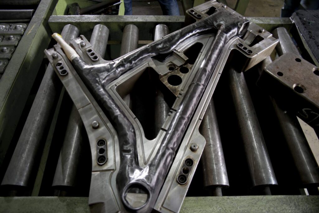2-scottsports_bike_2013_carbonstory_factory_03