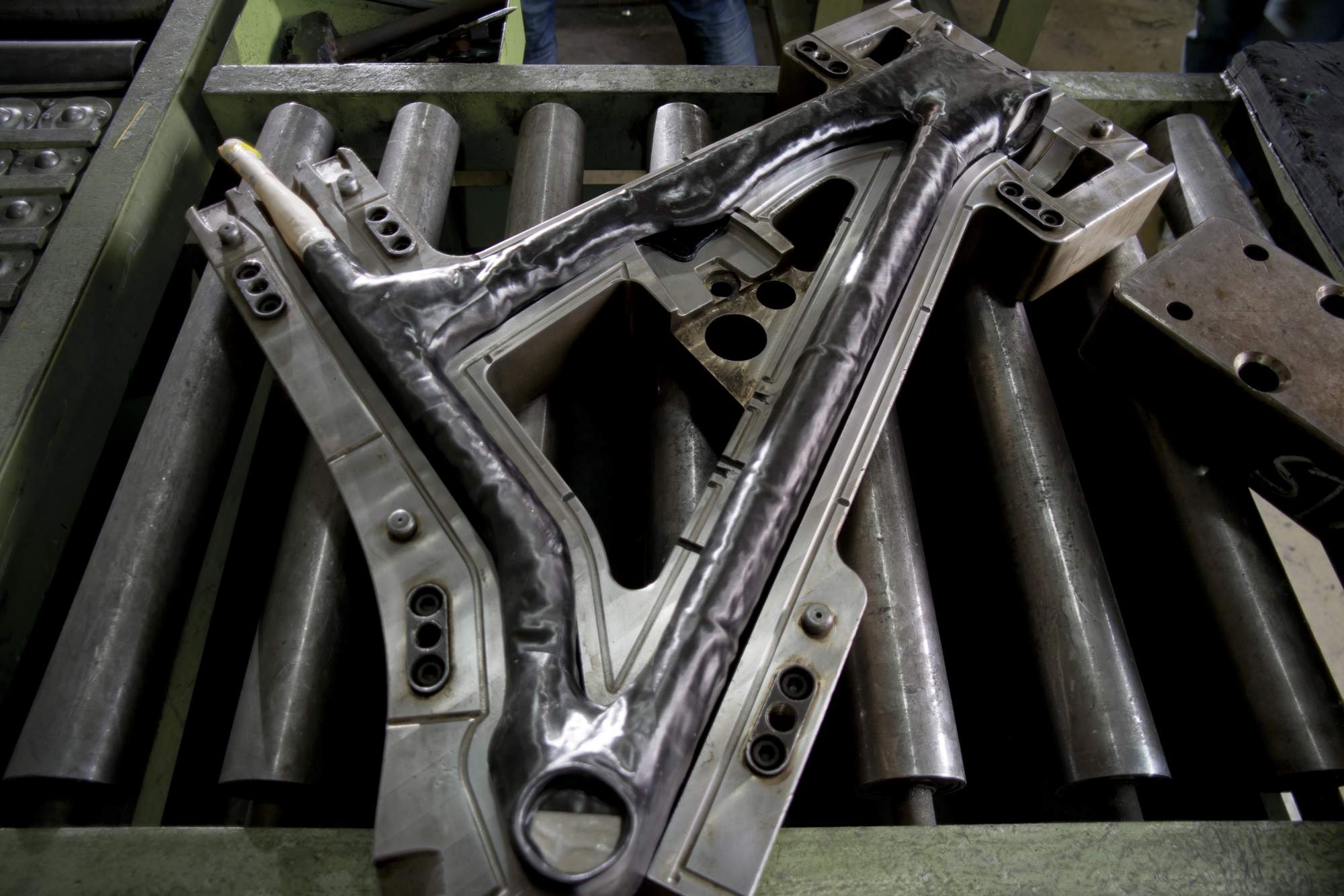 2-scottsports_bike_2013_carbonstory_factory_03
