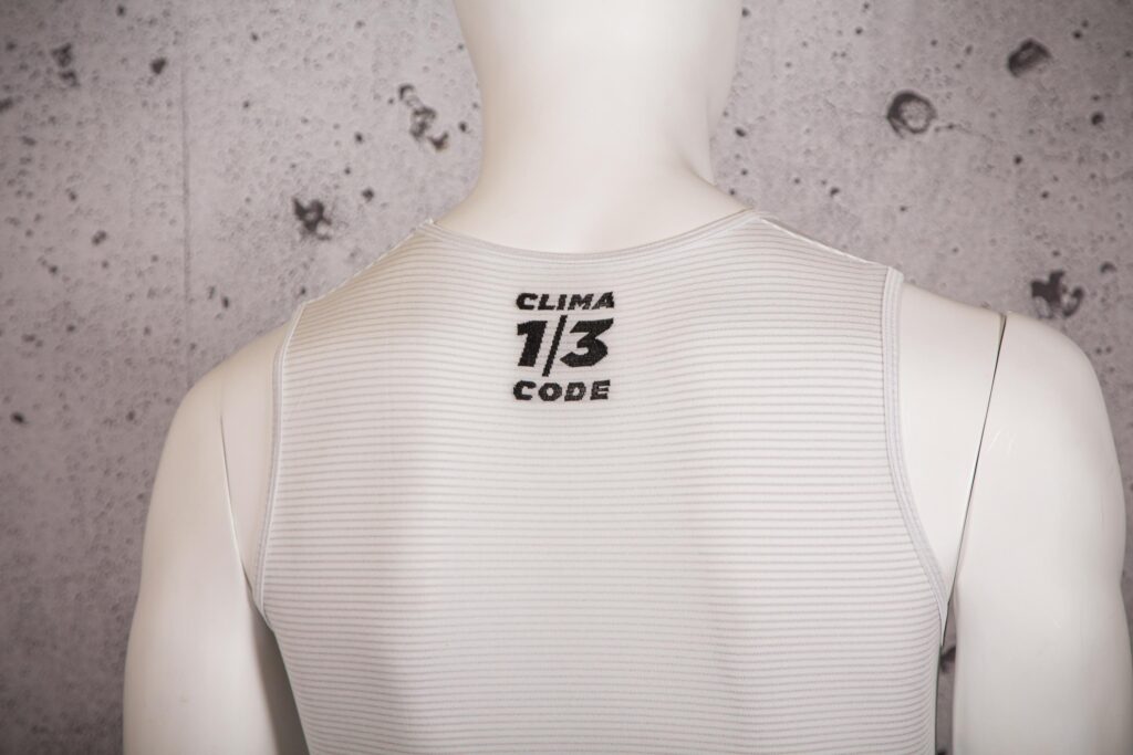 2020 Assos Summer SS Skin Layer – shoulders.jpg