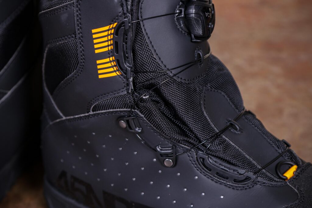 2021 45NRTH Wolvhammer Boa Premium Insulated Winter Cycling Boot – BOA wire.jpg