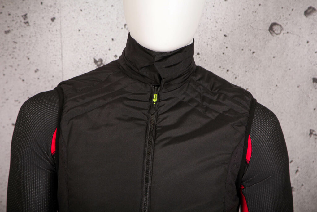 2021 BTWIN Mens Visability PPE Certified Sleeveless Reversible Gillet 500 – chest.jpg