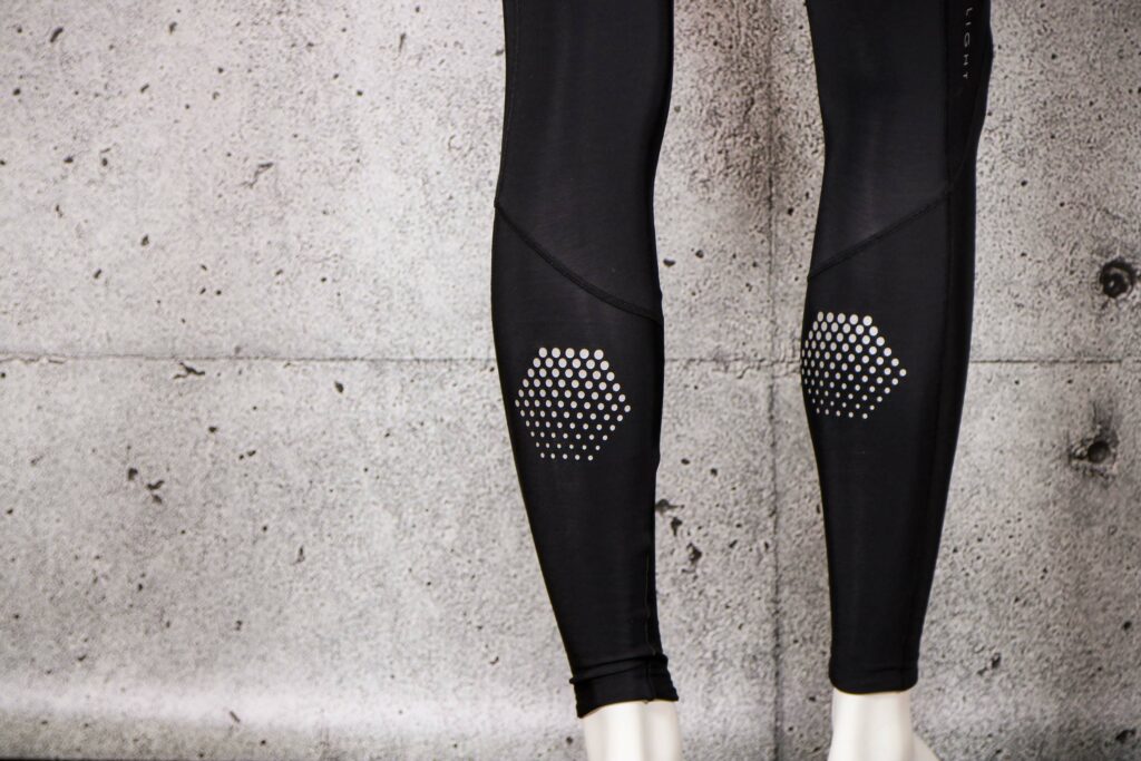 2021 dhb Flashlight Thermal Waist Tights – legs back.jpg