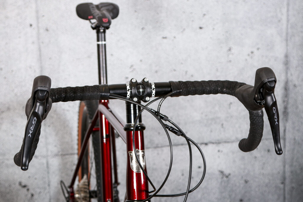 2021 Kona Rove LTD – bars 2.jpg