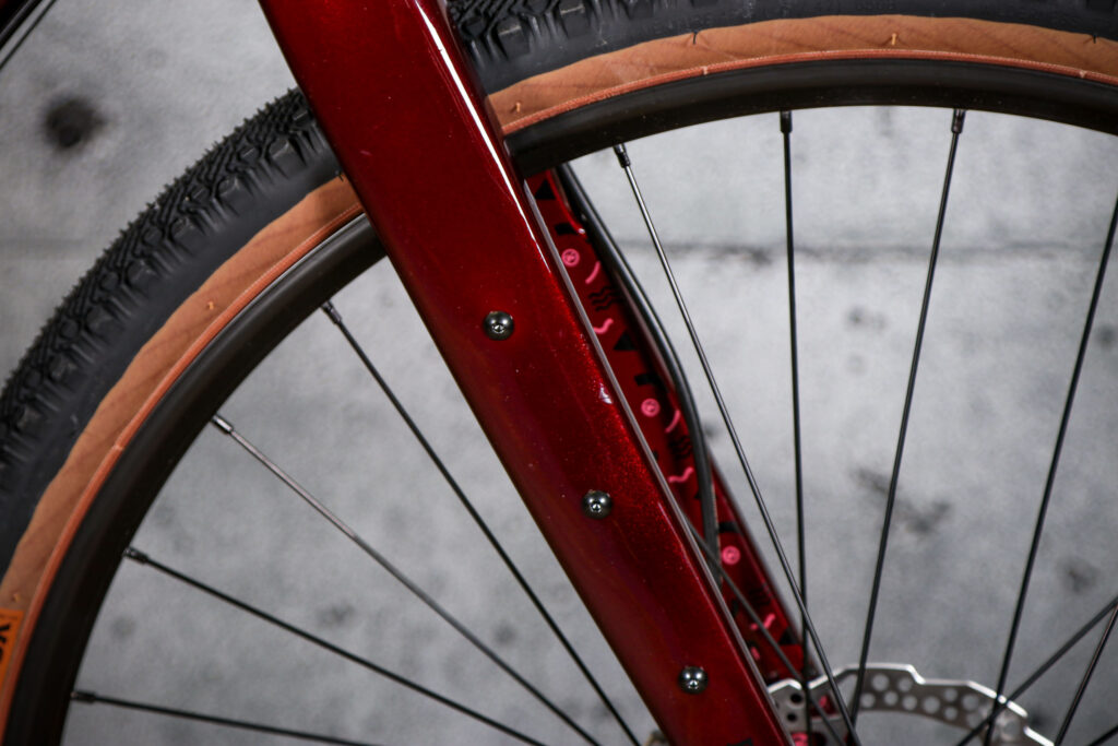 2021 Kona Rove LTD – fork detail 2.jpg