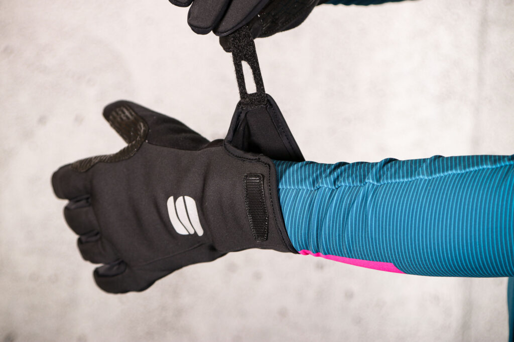 2021 Sportful WS Essential 2 Glove – velcro.jpg