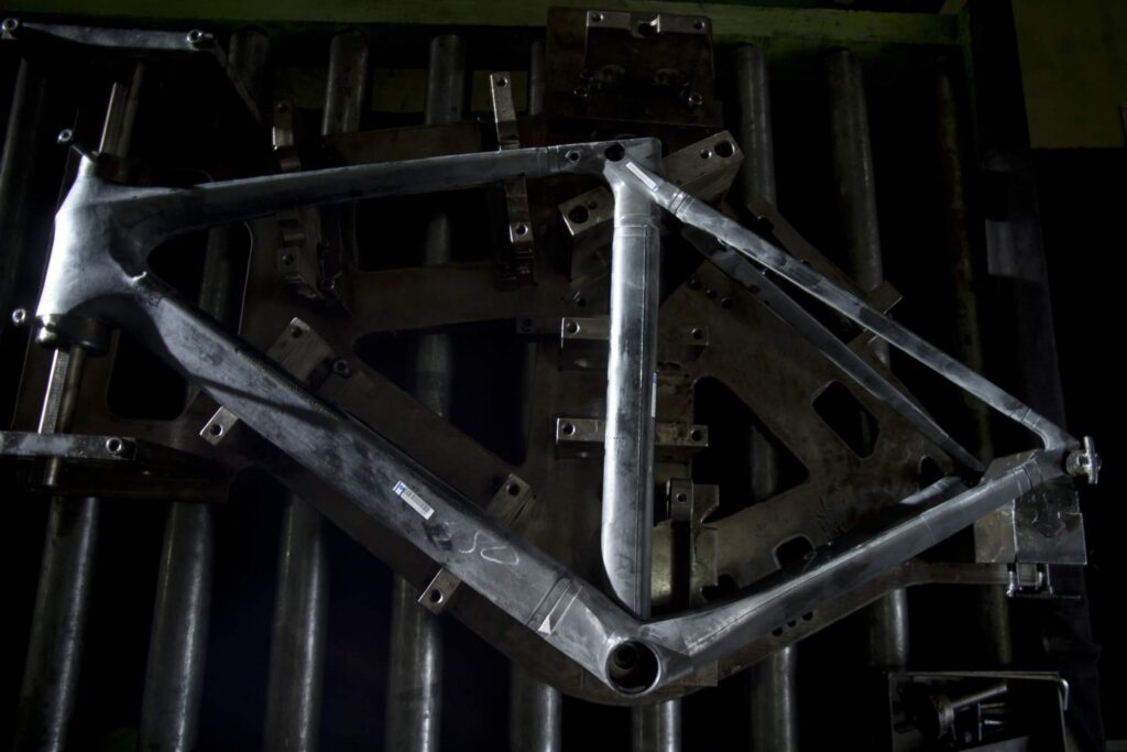 3-scottsports_bike_2013_carbonstory_factory_04