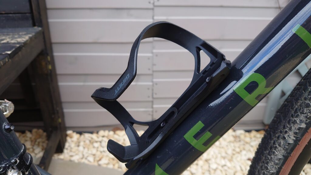 Giant Airway Dual Side Bottle Cage 2.JPG