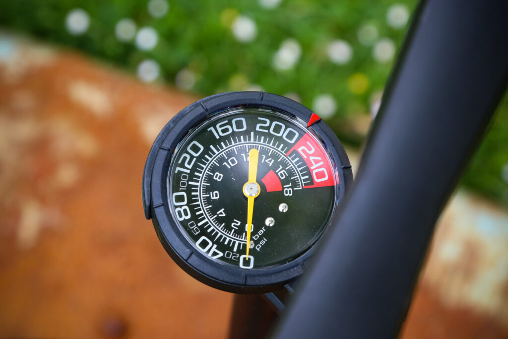 2020 Merida Tubeless floor pump – gauge.jpg