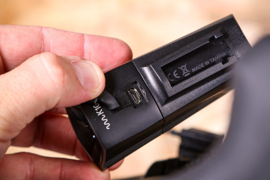 2020 XLC Comp Light Set – USB port.jpg