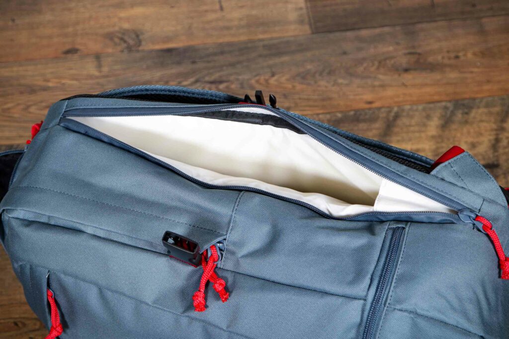 2021 100% Transit Backpack – laptop sleeve.jpg