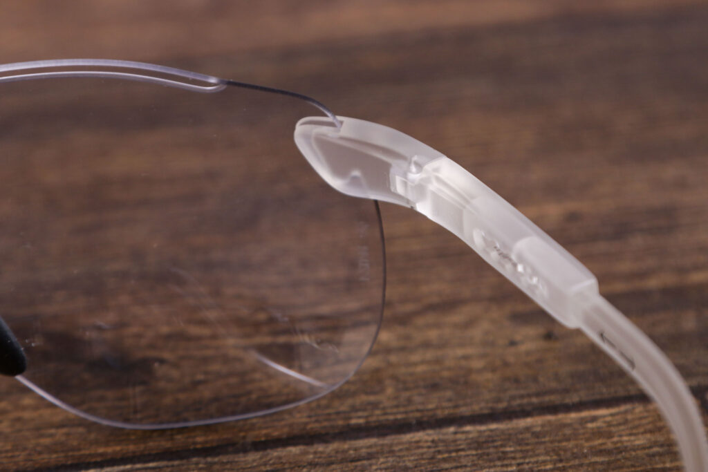 2021 Alba Optics STRATOS WHT VZUM FLENS – arm inside.jpg