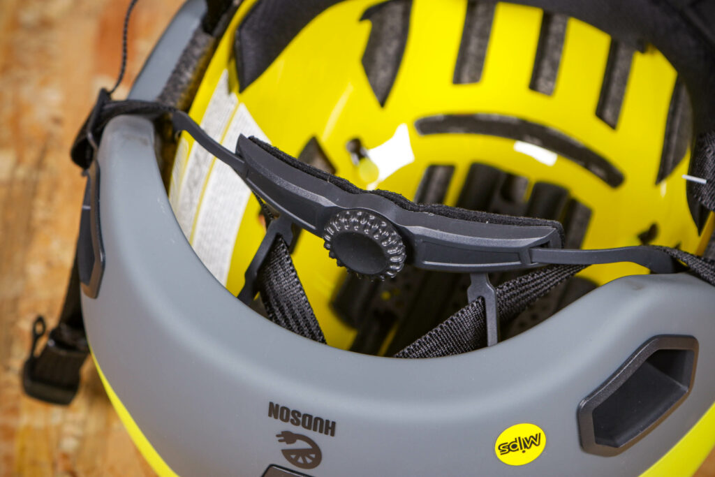 2021 Bern Hudson helmet – tension system.jpg