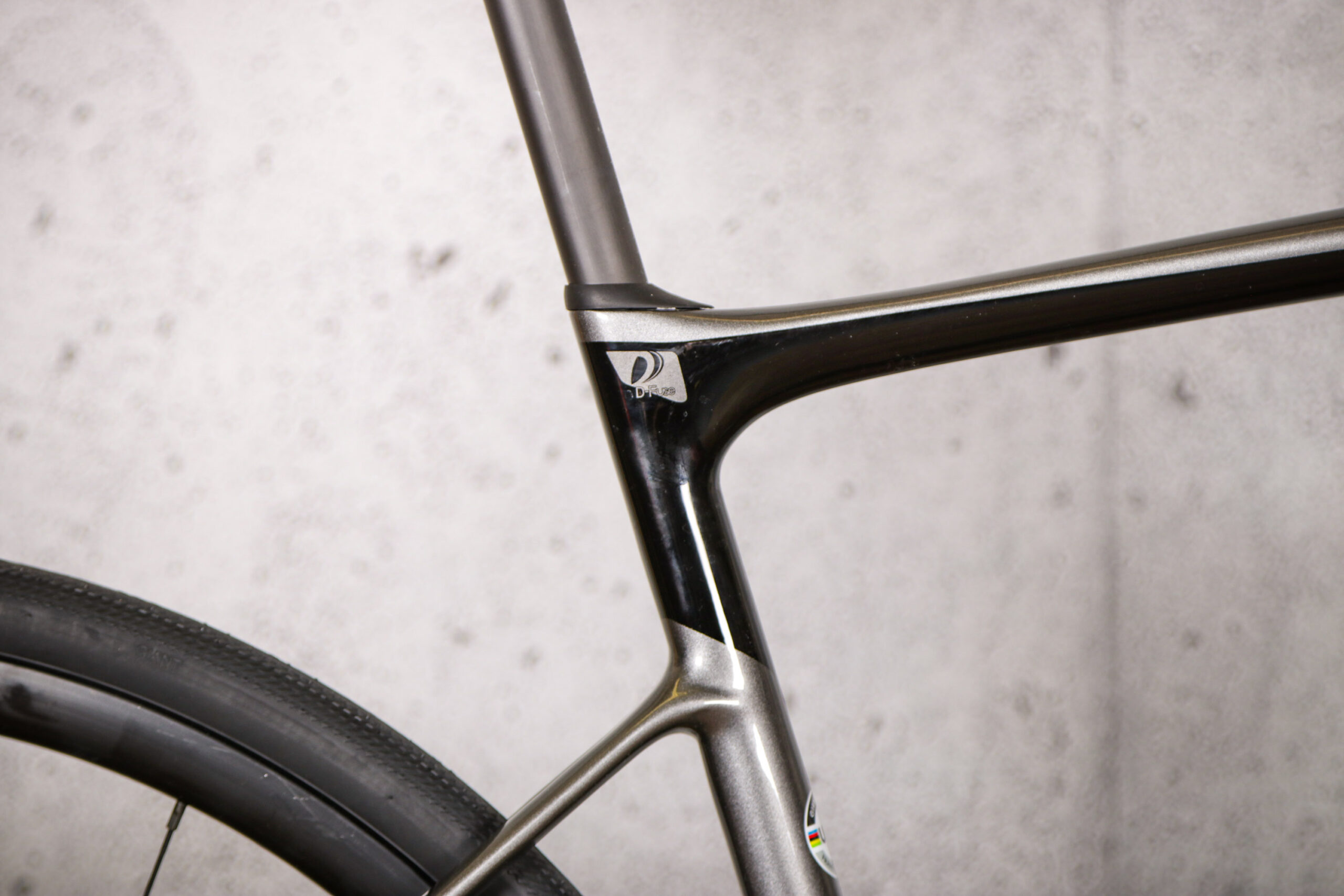 2021 Giant Defy Advanced 3 &ndash; seat tube junction