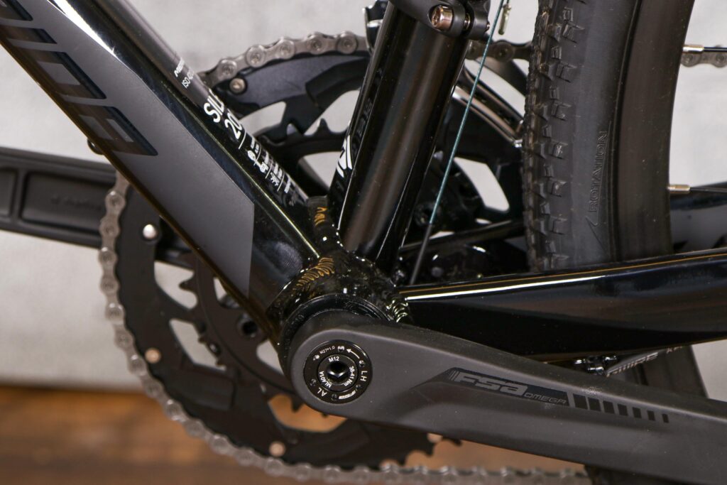 2021 Merida Silex 200 – bottom bracket.jpg