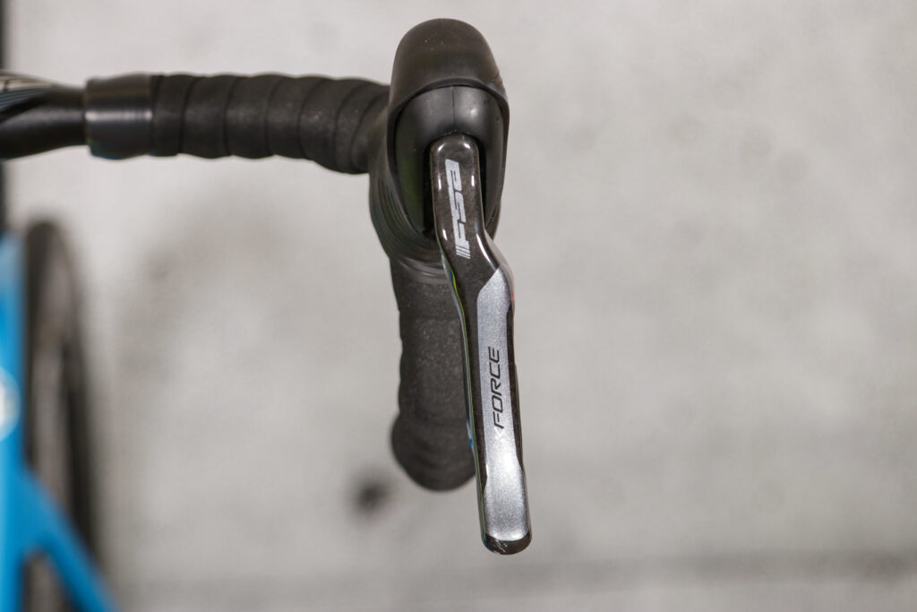 2021 Quintana Roo SRFive – lever.jpg