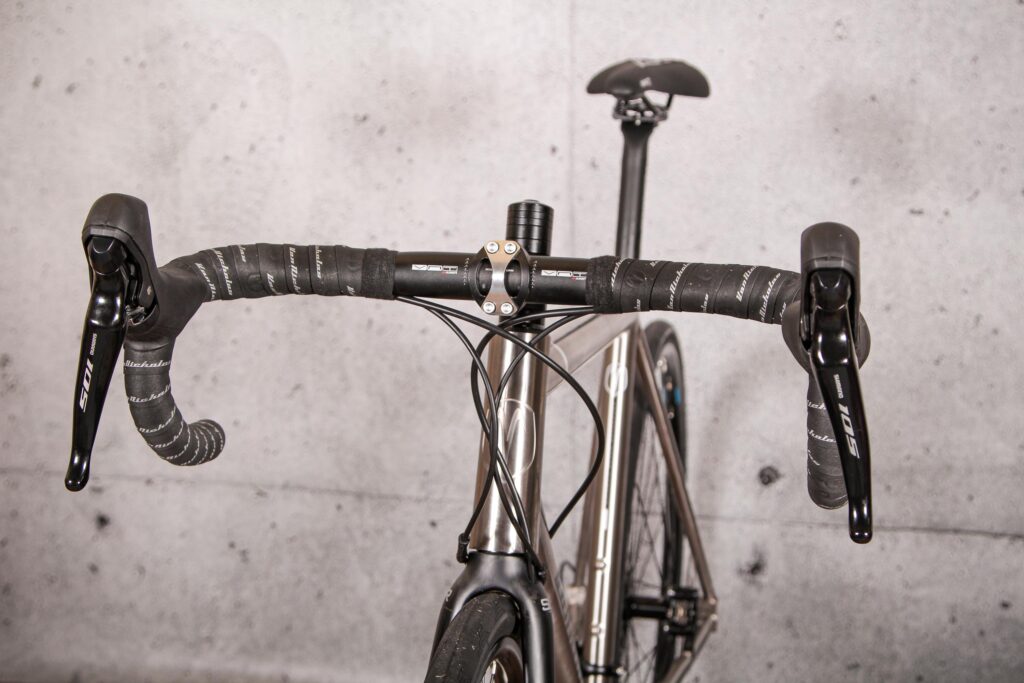 2021 Van Nicholas Ventus – bars 1.jpg