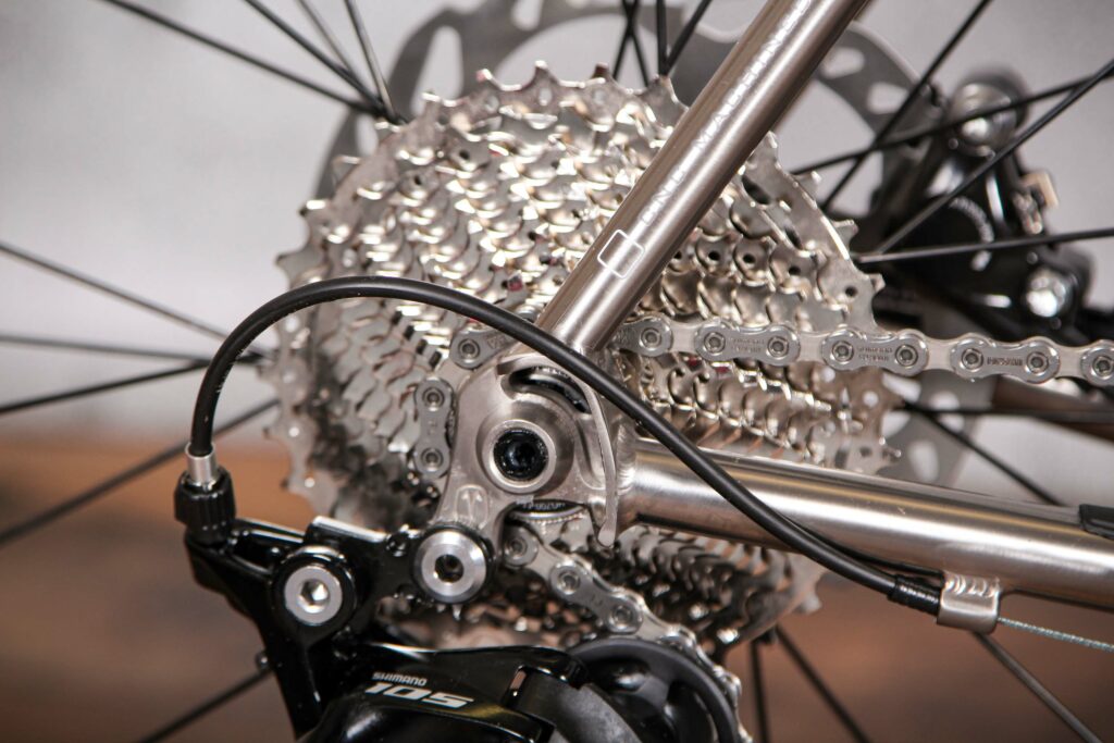 2021 Van Nicholas Ventus – rear drop out and cassette.jpg