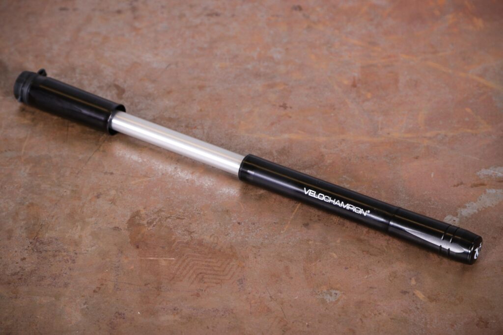 2021 Velochampion Professional Bike Pump with Twin Valve Flexi Hose and Pressure Gauge – extended.jpg