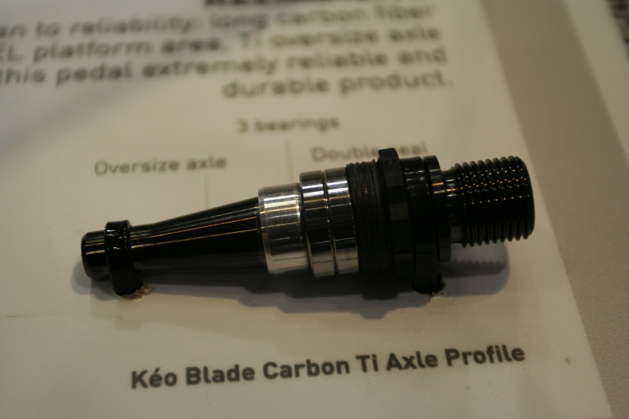 Look Keo Blade Ti axle close up