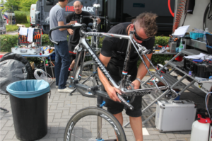 bike mechanic with s-works tarmac 2.PNG