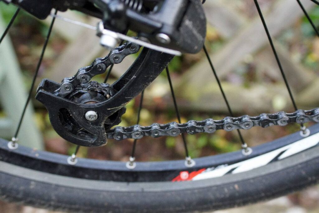 Finish Line Cross Country Wet chain lube – dirty chain.jpg