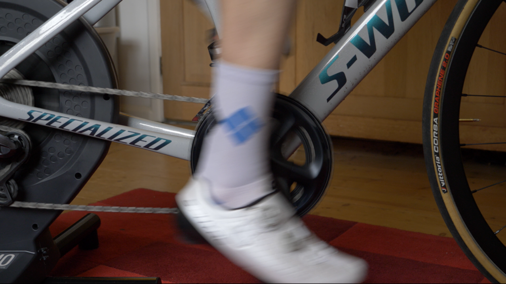 indoor training on zwift &ndash; roadcc kit Liam.PNG