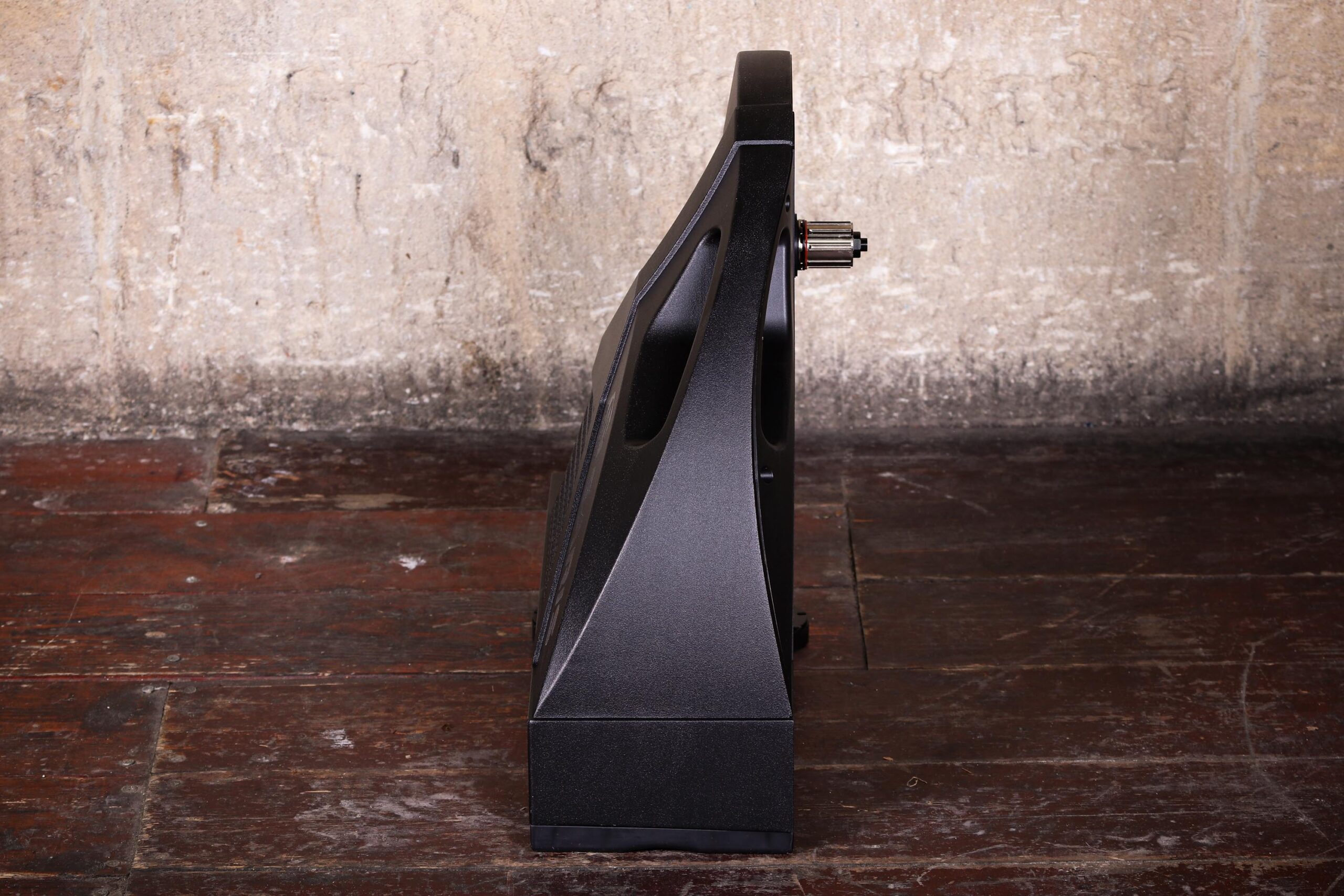 Saris H3 Direct Drive Smart Trainer &ndash; folded end