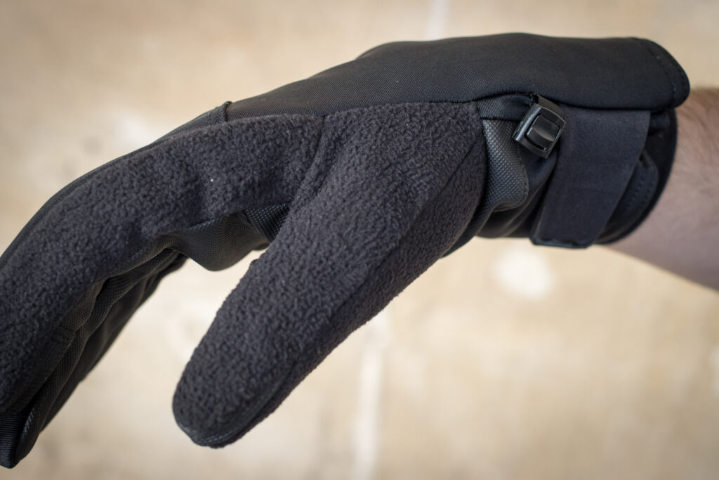 2021 Bontrager Velocis Winter glove – snot wipe.jpg