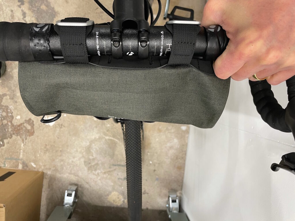 2021 Brooks Scape Handlebar Pouch fitted 2.jpeg