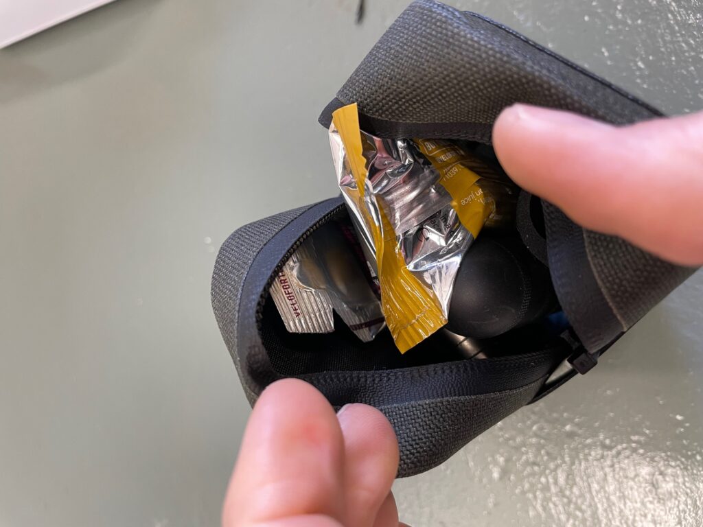 2021 Brooks Scape Saddle Pocket Bag inside.jpg
