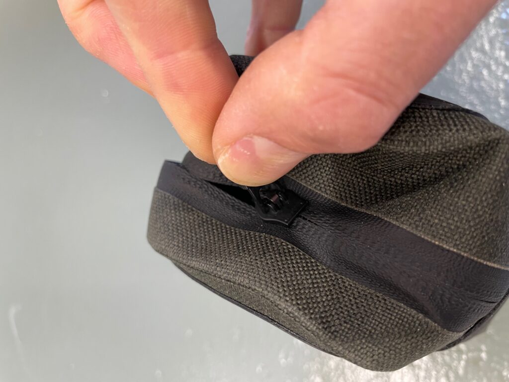 2021 Brooks Scape Saddle Pocket Bag zip.jpg