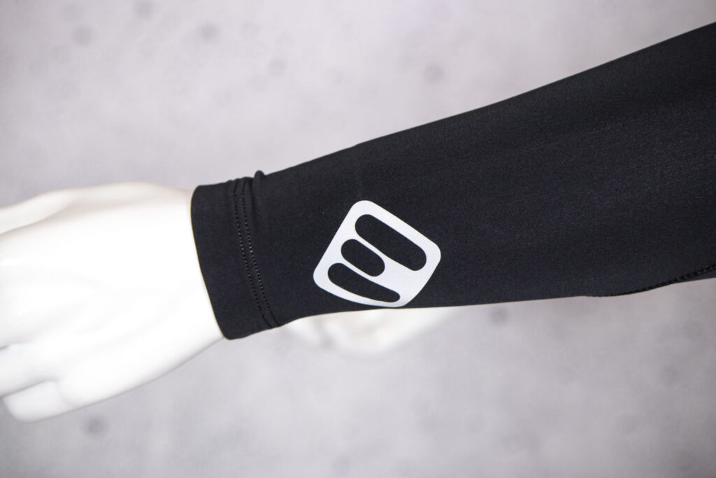 2021 ETC Snug Arm Warmers – wrist.jpg