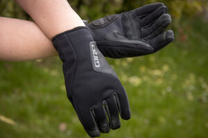 2021 Giro Candela 2 glove - front and back.jpg