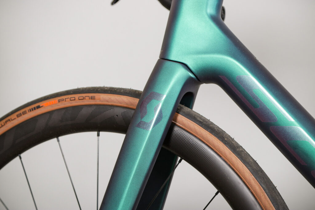 2021 Scott Addict eRide – fork detail 2.jpg