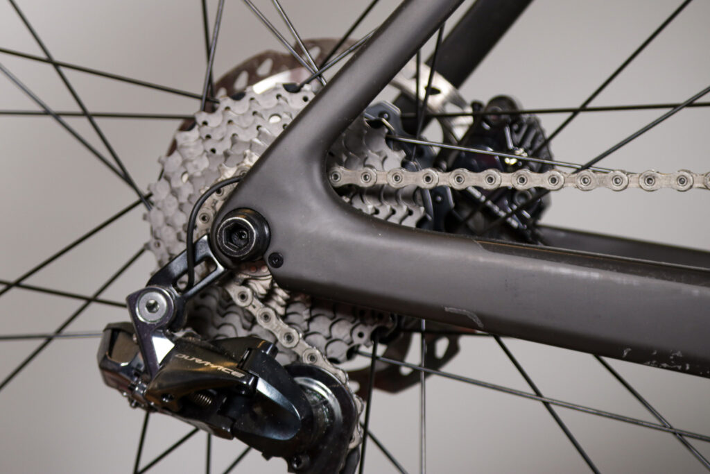 2021 Scott Addict eRide – rear drop out.jpg