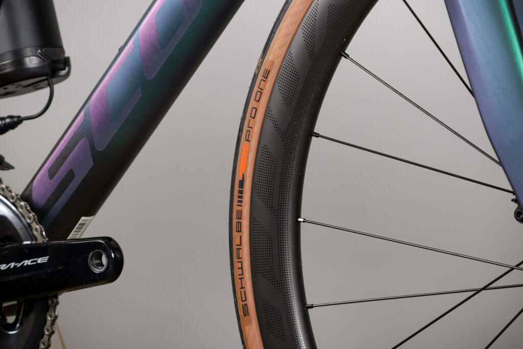 2021 Scott Addict eRide – rim and tyre 2.jpg