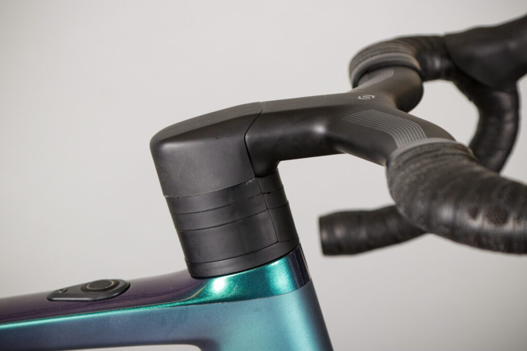 2021 Scott Addict eRide – stem and spacers.jpg