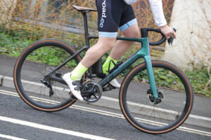 2021 Scott Addict eRoad - riding 1.jpg