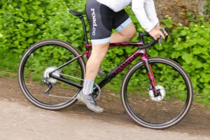 2021 Specialized Diverge Expert Carbon – riding 1.jpg