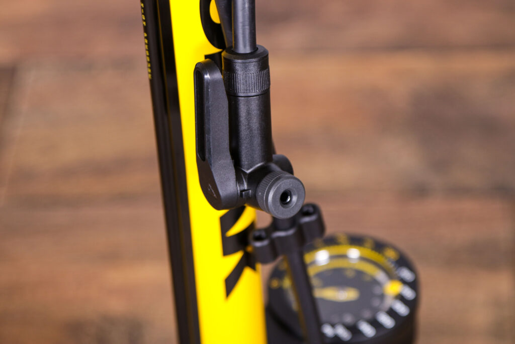 2021 Topeak JoeBlow Sport 2Stage – valve head.jpg